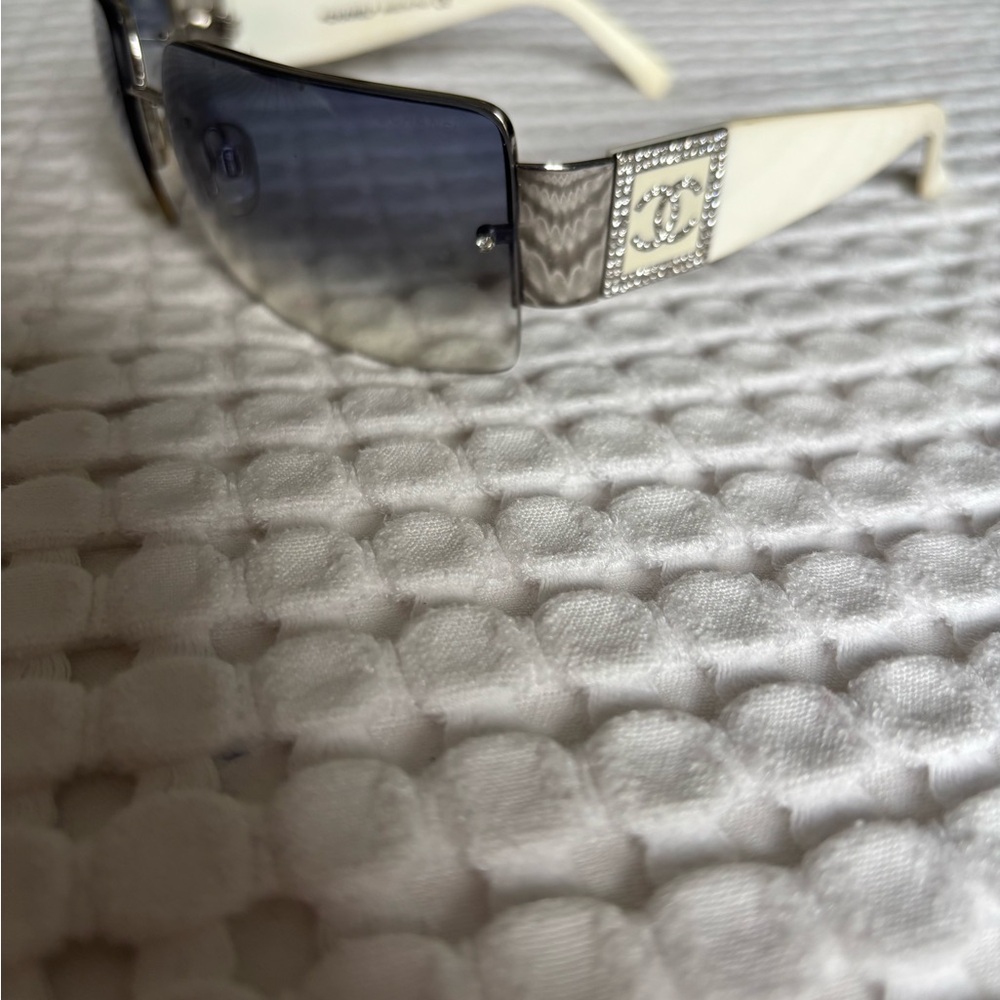Chanel Rimless Sunglasses w/ Crystal CC Logo - Picture 4 of 10
